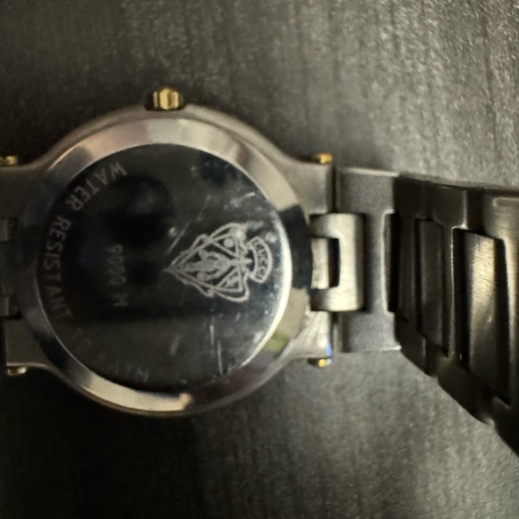 VINTAGE Authentic Gucci Watch 9000M Ladies Dial Quartz Two-Tone Link Date Watch - Picture 3 of 6